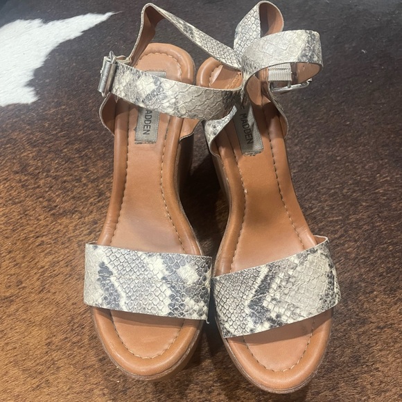 Steve Madden Shoes - Steve Madden Snakeskin Pattern Women Wedge Heel